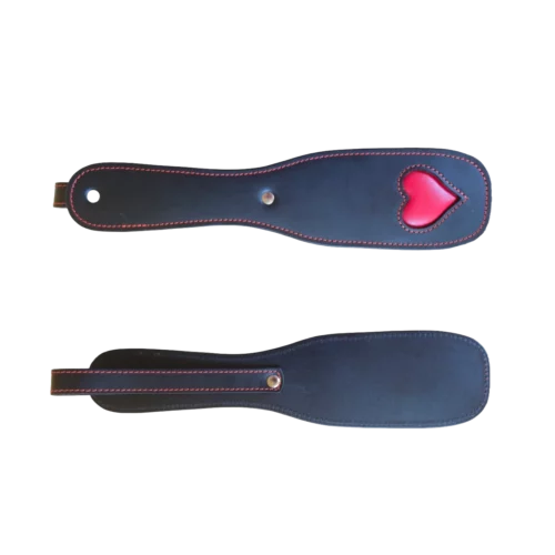 skórzany policzek w kształcie serca